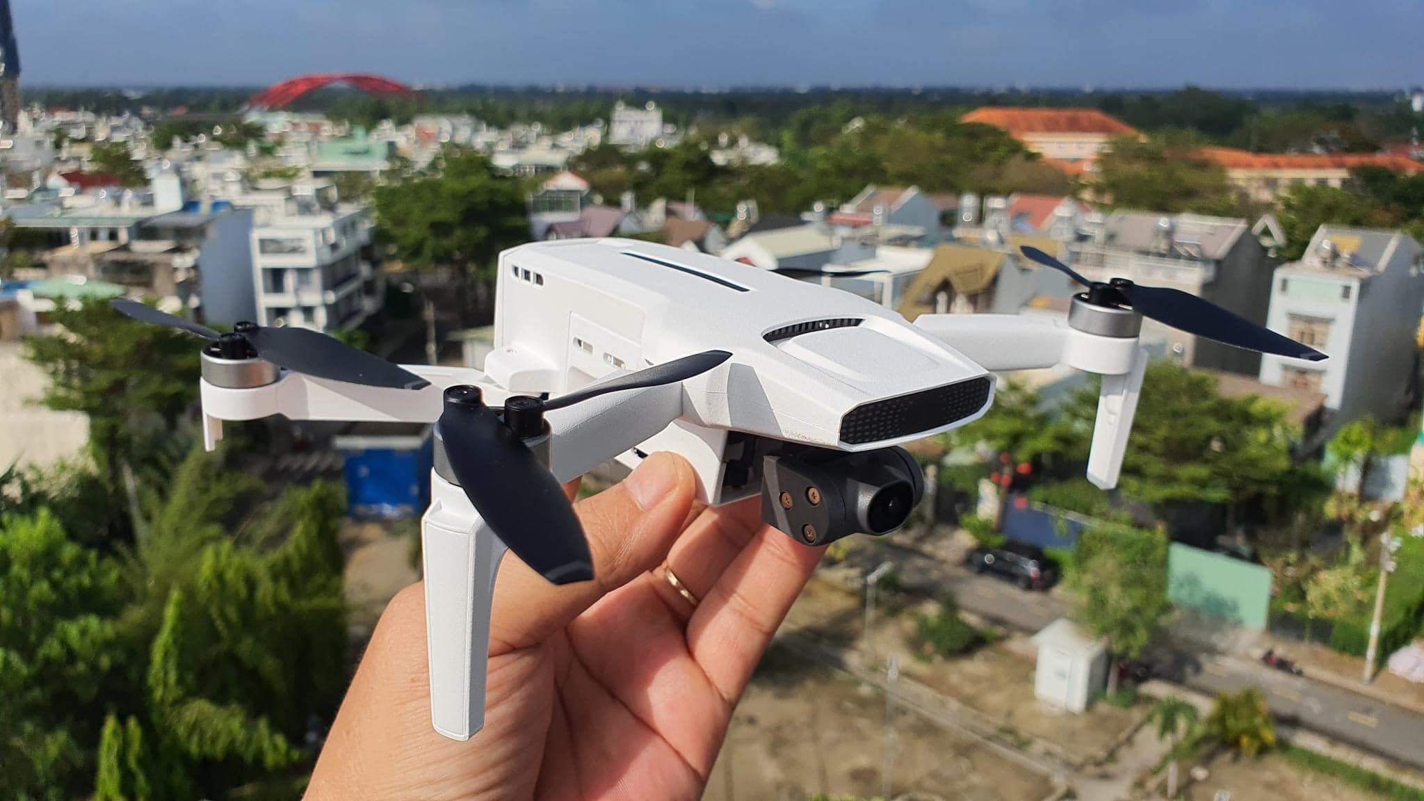 Unleash your creativity with the FIMI X8 MINI V2 drone.